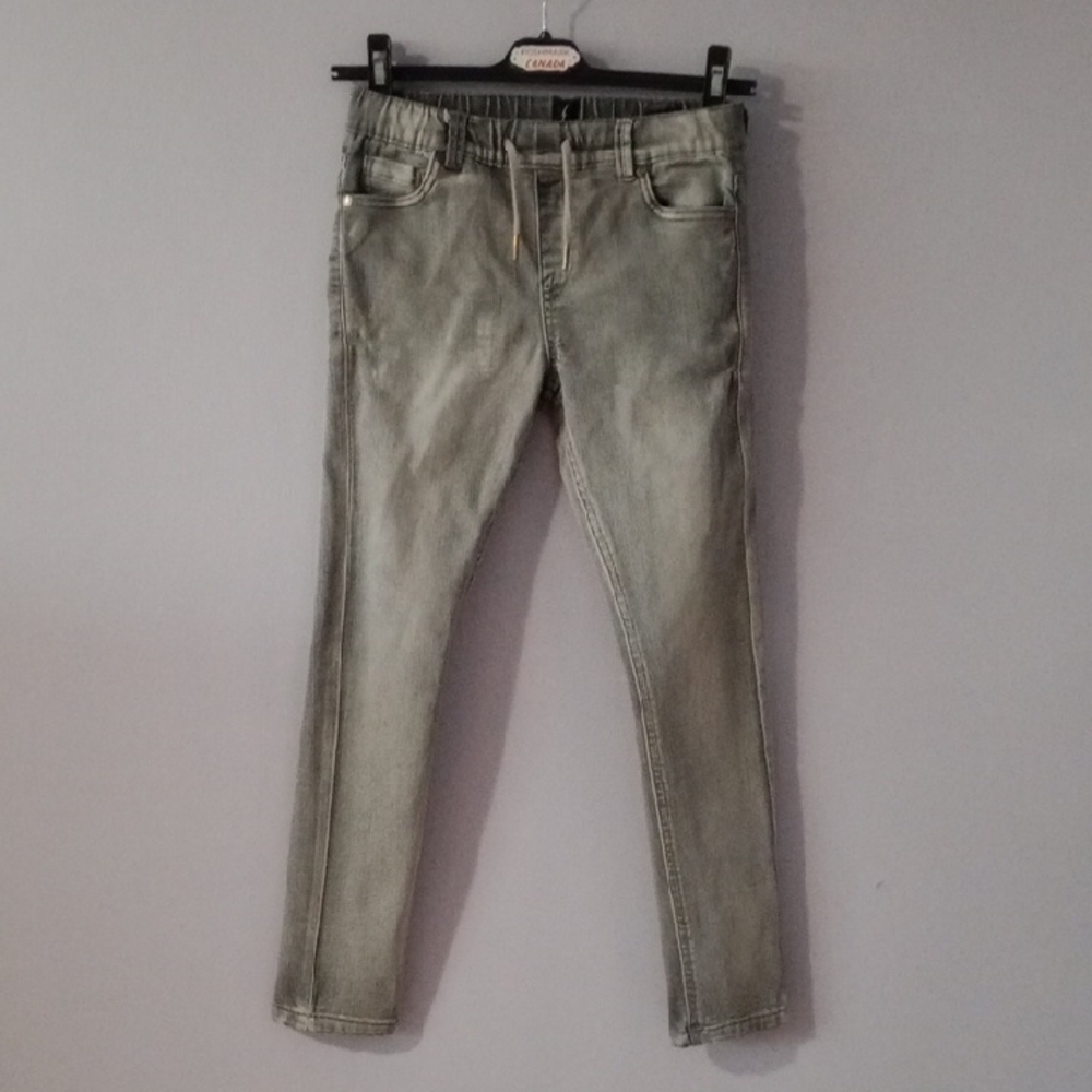 Gray Slim Fit Jeans with Tapered Leg